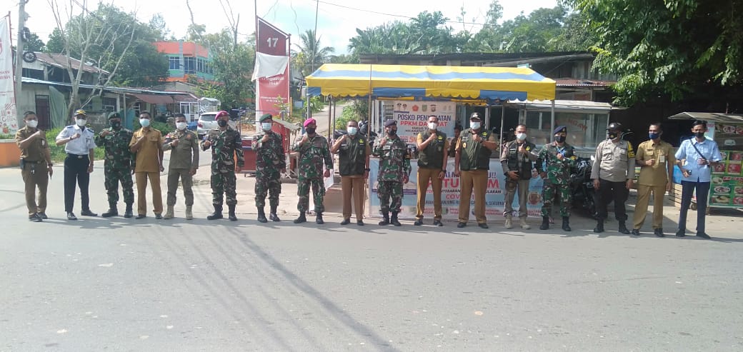 Para personil TNI AL yang ditugaskan membantu pengamanan PPKM di Batam. Ist
