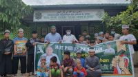 Anggota DPRD Batam dari Fraksi PKB, Hendrik bersama anak-anak panti asuhan di Sekupang. IST