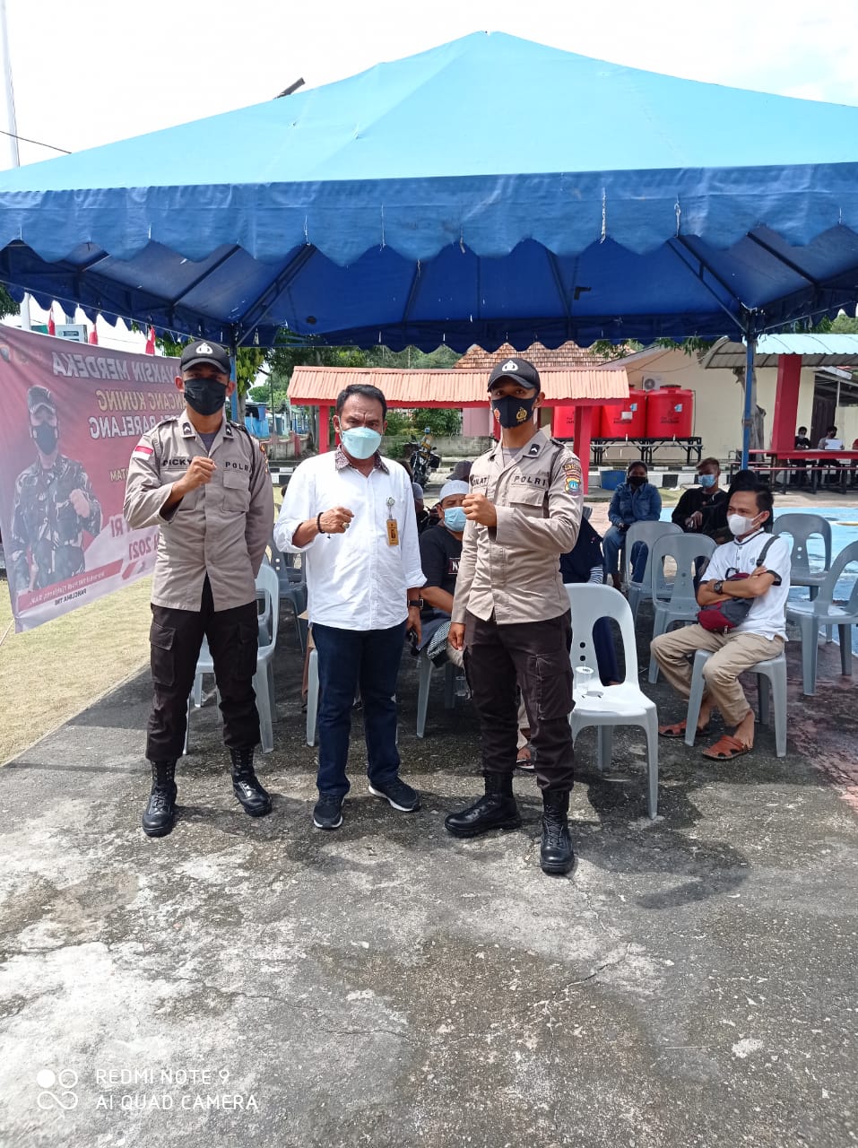 Ketua Bapemperda DPRD Kota Batam, Hendrik bersama jajaran Polsek Sekupang dalam kegiatan vaksinasi Covid-19. Ist