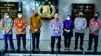 Kapolri Jenderal Lystio Sigit Prabowo didampingi jajarannya menyampaikan keterangan pers usai menerima audiensi KPU RI di Mabes. dokumen Polri