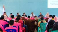 Anggota DPRD Kepri, Sirajuddin Nur memberikan penjelasan terkait program kuliah gratis yang di program pemerintah. Foto sn