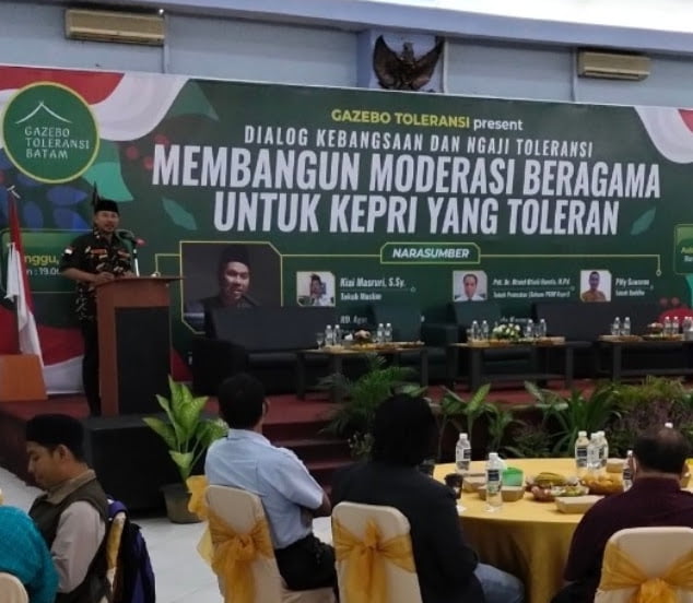 Ketua DPRD Batam, Nuryanto memberikan sambutan dalam acara dialog kebangsaan beragama di Asrama Haji Batam. foto alif