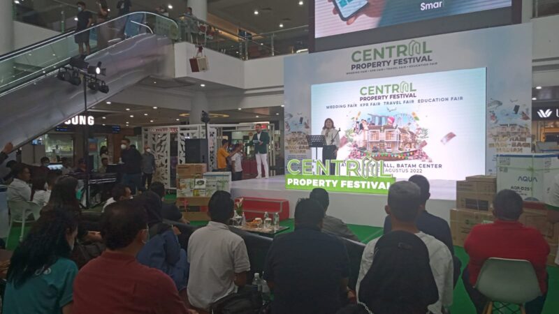 CEO Central Geroup, Princip Muljadi memberikan sambutan dalam pembukaan Central Property Festival di Mega Mall yang bertabur promo menarik. foto ayunus