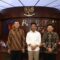 Kepala BP Batam, Muhammad Rudi (tengah) diapit oleh Konjen Singapura yang baru dan lama. foto bpbatam
