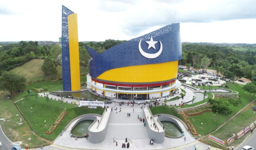 Inilah Masjid Tanjak Batam yang menjadi destinasi religi terbaru di Batam yang terletak di kawasan Bandara International Hang Nadim Batam. foto bpbatam