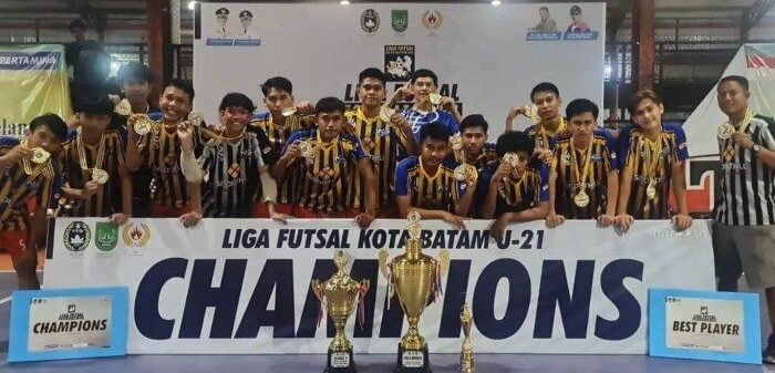 Luapan kegembiraan dari pemain Nelson Selection FC usai menjuarai Liga Futsal Asosiasi Kota (Askot) PSSI Batam U-21. foto dokumen rete