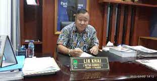 Ketua Komisi I DPRD Batam, Lik Khai beri penjelasan ke awak media. foto dokumen