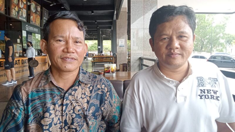Ketua Percasi Batam, Suhendri MP (kiri) didampingi Sekretaris Percasi Batam, Nurdin Simanjuntak MN (kanan) disela-sela memberikan keterangan ke awak media terkait perkembangan Catur Batam. foto ayunus