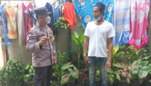Personil dari Polsek Batu Ampar turun langsung menemui masyarakat di Seraya dan menyampaikan imbauan Kamtibmas dan ajakan bervaksin. foto endang