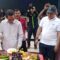 Kapolsek Bengkong bersama Wakil Walikota Batam memotong nasi tumpeng menandai Ultah ke-3 pengendara online. foto endang