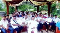 Anggota DPRD Kota Batam dari Fraksi PKB, Hendrik (depan) bersama ratusan Relawannya di momentum akikah cucu kesayangannya di kediaman beliau di Tiban. Foto the amor