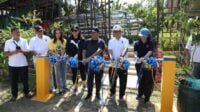 Kabiro Humas Promosi dan Protokol BP Batam, Ariastuty Sirait, saat meresmikan Kebun Edukasi di Taman Rusa Sekupang. Foto bpbatam