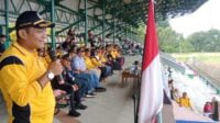 Plt Ketua Umum KONI Batam, Rinaldi Samjaya memberikan sambutan dalam pembukaan Liga sepakbola Askot PSSI Batam. Foto ays