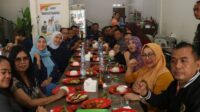 Danlanud RHF Tanjungpinang bersama jajaran pengurus PWI Kepri makan bersama di Pondok Ciung Batu 10 Kota Tanjungpinang. foto am