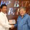 Kepala BP Batam, Muhammad Rudi memberikan cinderamata buat Kedubes Jepang. foto bpbatam