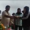 Wakil Gubernur Kepri, Marlin Agustina mendapat potongan nasi tumpeng dari Ketua SMSI Kota Batam. Bersempena HUT ke-7 SMSI tahun 2024. foto er