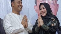 Ketua DPD Partai Gerindra Kepri, Iman Sutiawan dan isteri tercinta. foto ays